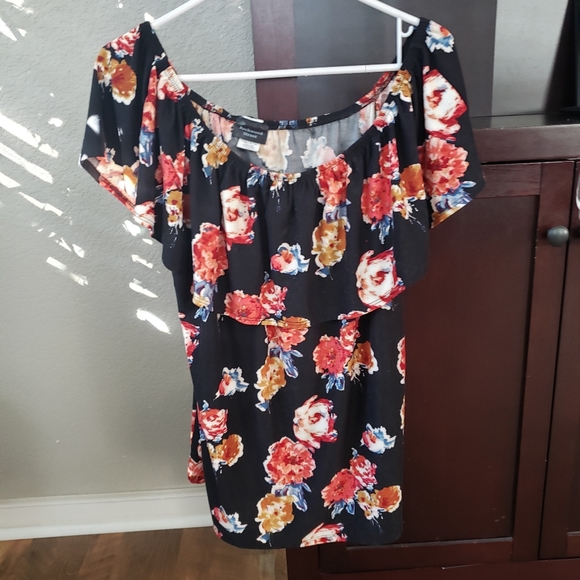 Women's top - Picture 1 of 3